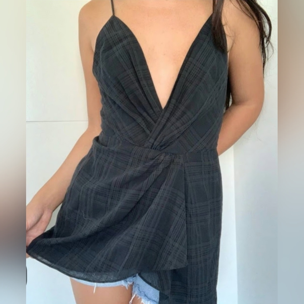 NWT. Aritzia Wilfred Pursuit Camusole Plaid  Tank Top. Size M.